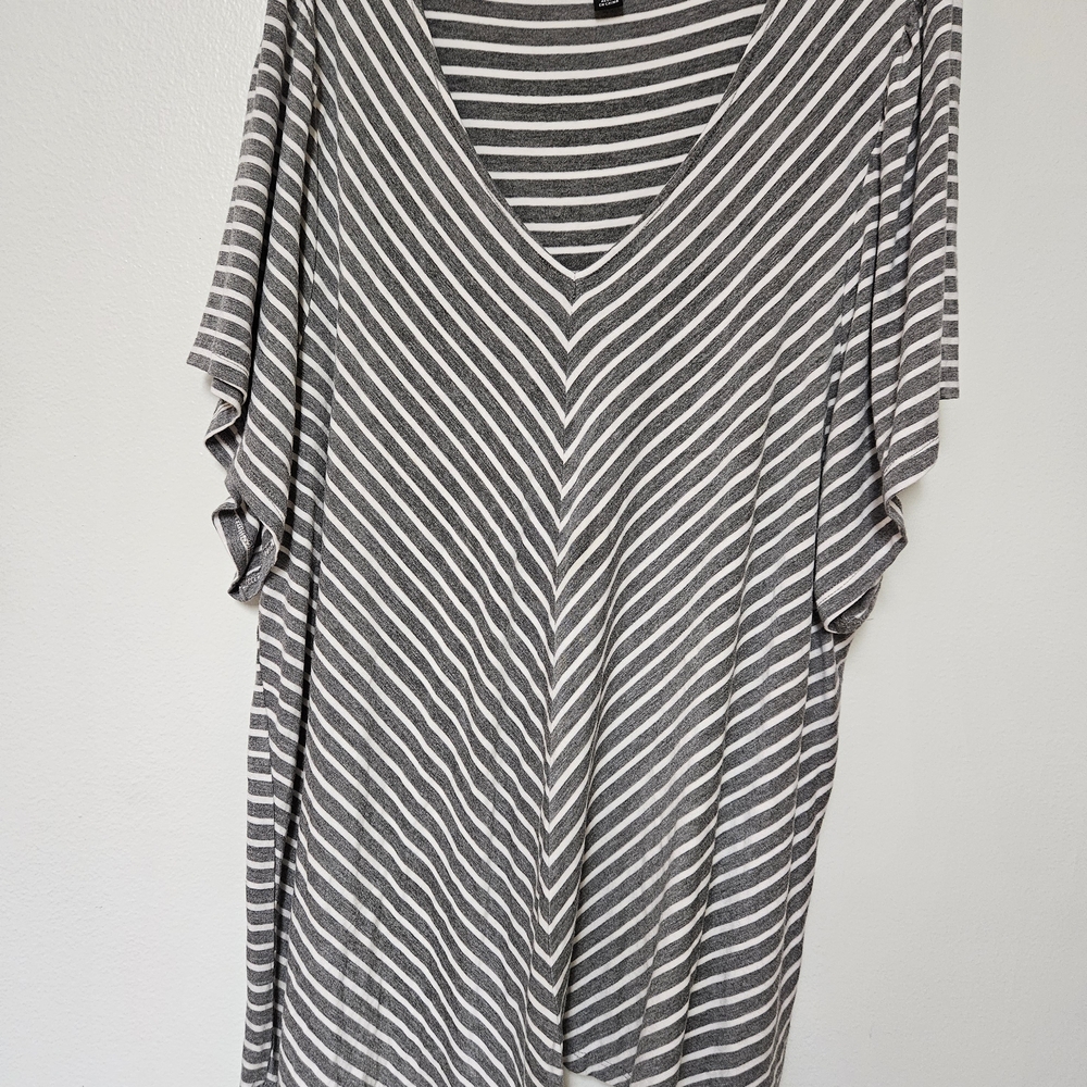 Cable & Gauge Gray and White Striped Top
